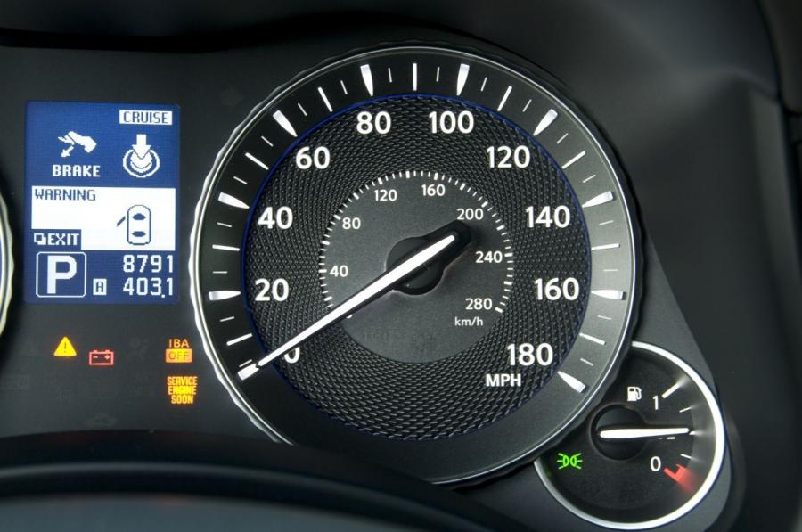  Infiniti M37 2011 года  (фото 26 из 41)